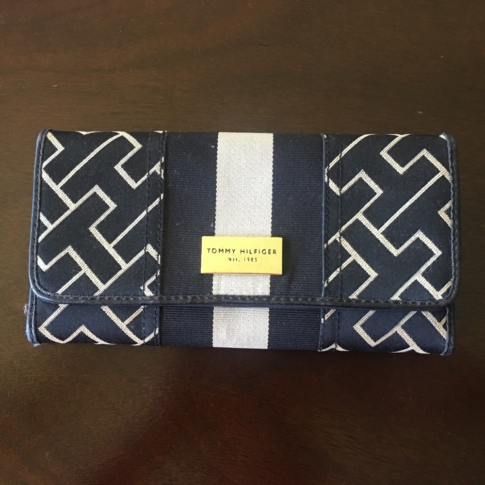 Tommy Hilfiger: Women’s Wallet